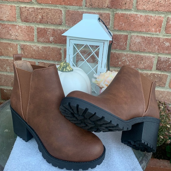 Ankle boots - Picture 2 of 4